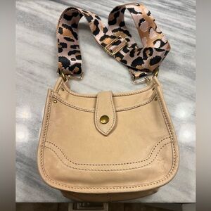 Frye Small Leather Saddlebag in Desert Sand. Beautiful bag, NWOT!